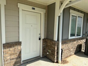 Building Photo - For Lease | 3 Bed, 2.5 Bath |1,688 Sq Ft |...