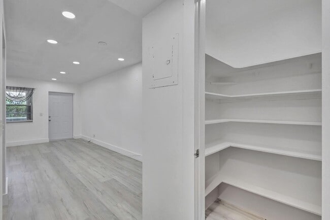 Building Photo - 110 Dorchester E