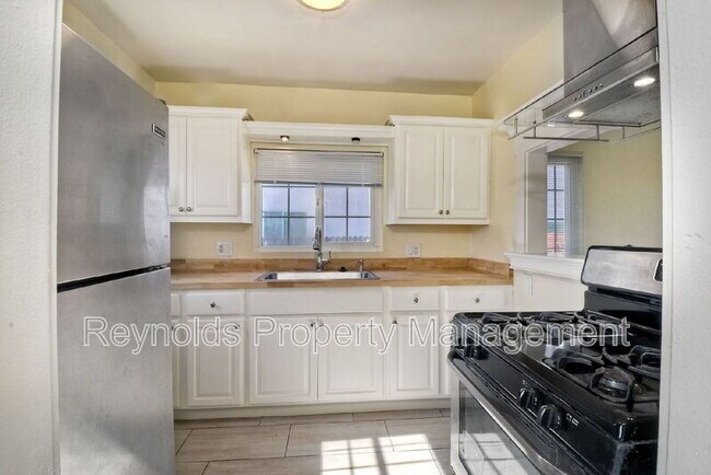 Building Photo - 3343 Chamoune Ave