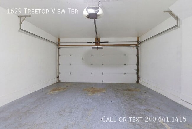 Building Photo - 1629 Treetop View Terrace