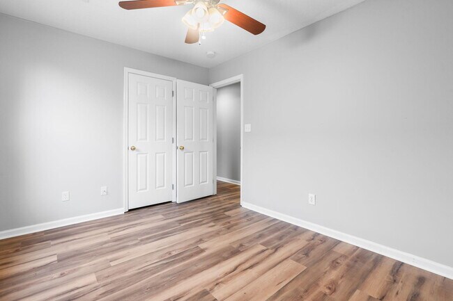 Building Photo - 305 Spring Valley Ln