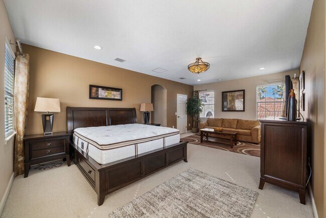 Building Photo - Fully Furnished Executive Rental in Providence