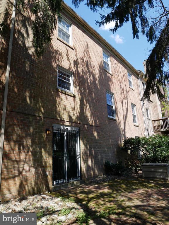 Building Photo - 3045 Federal Hill Dr