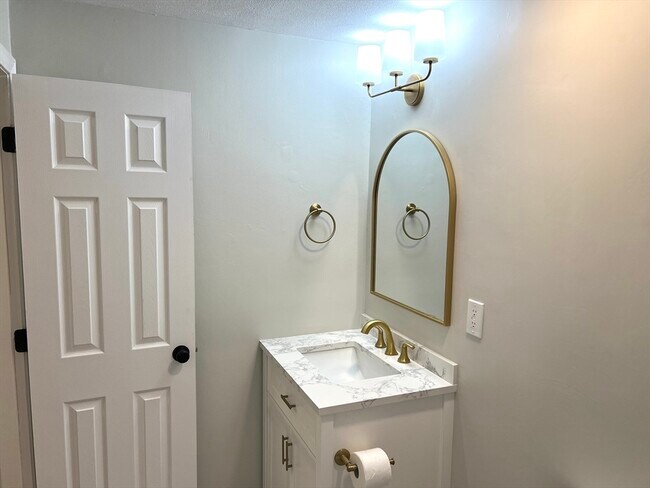 Building Photo - 4 Tara Dr