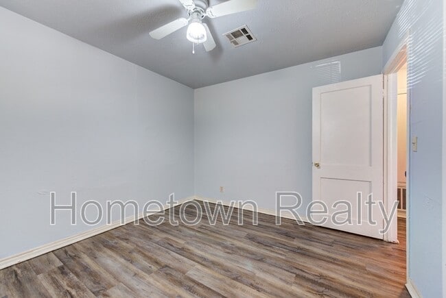 Building Photo - 9809 N McKinley Ave