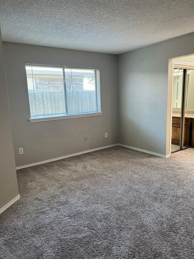 Building Photo - 11815 Garden Terrace Dr