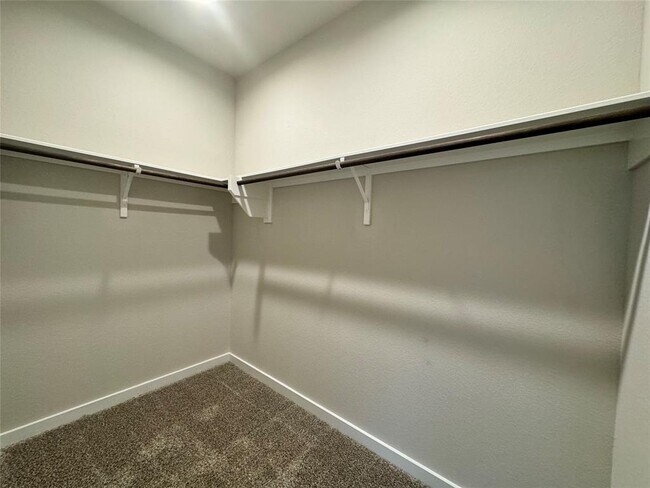 Building Photo - 14273 Lake Lodge Dr