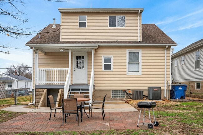 Building Photo - 146 W Felton Ave