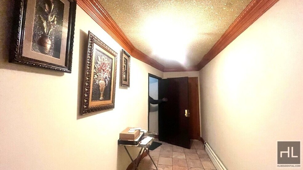 Building Photo - 466 Berriman St