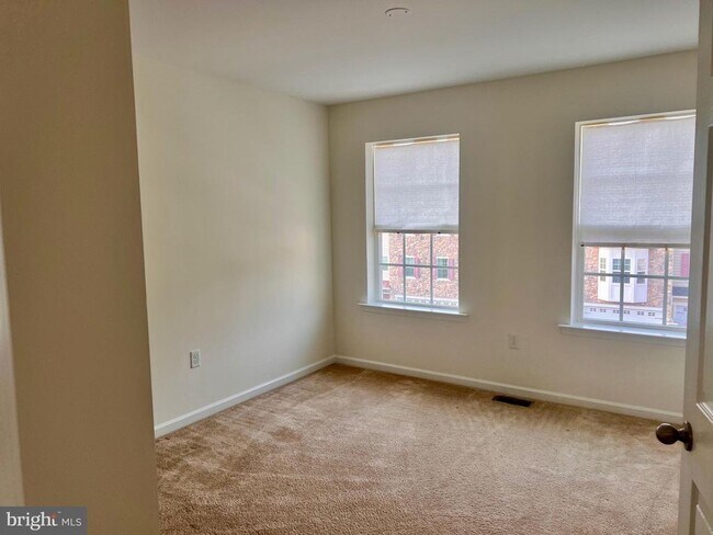 Building Photo - 654 Jacobsen Cir