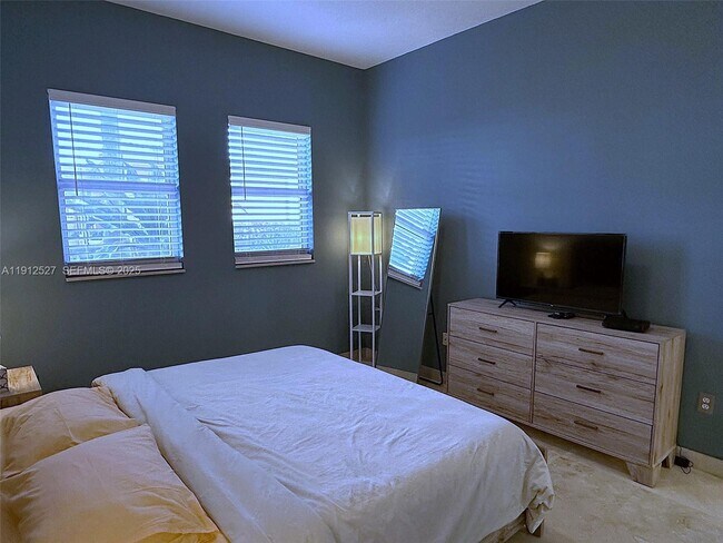 Building Photo - 2080 S Ocean Dr