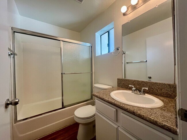 Building Photo - BELLA APARTMENTS: Beautiful 2 Bed - 2 Bath