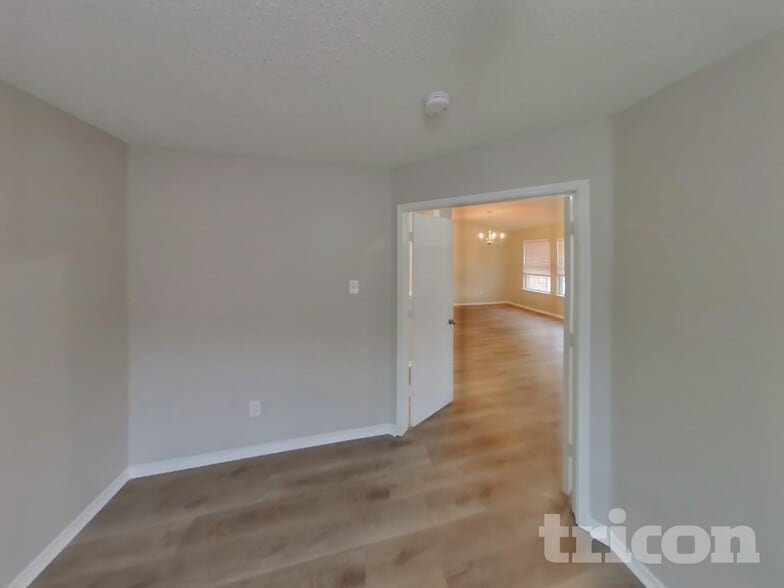 Building Photo - 425 Longshore Dr