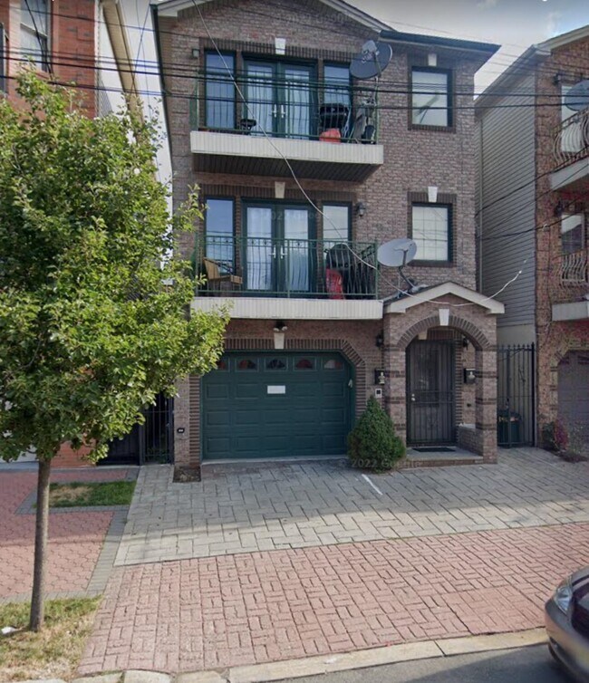 Primary Photo - 138 Logan Ave