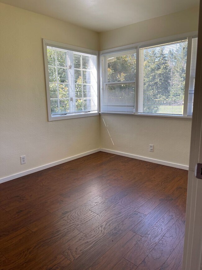 Building Photo - PROD3327