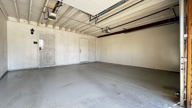 Building Photo - Eastside (Broadway/Harrison) 3 bedroom, 2 bath home, 2 car garage with workshop/storage, a/c and ...