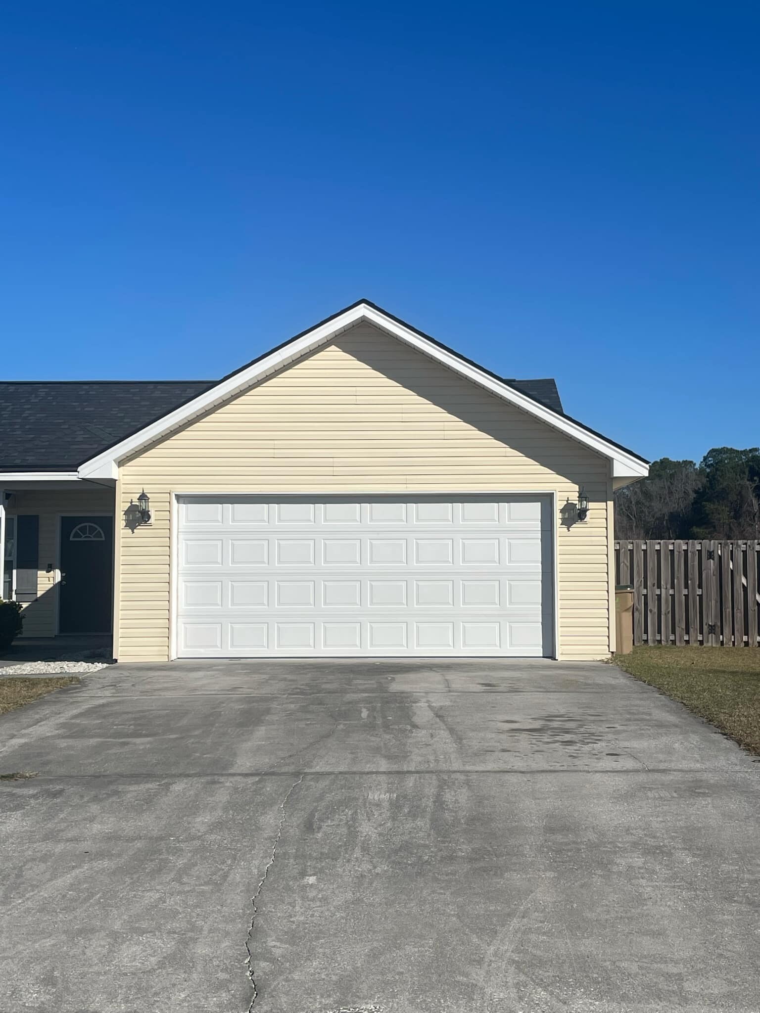 Two car garage with epoxy flooring - 103 Pasofina Dr