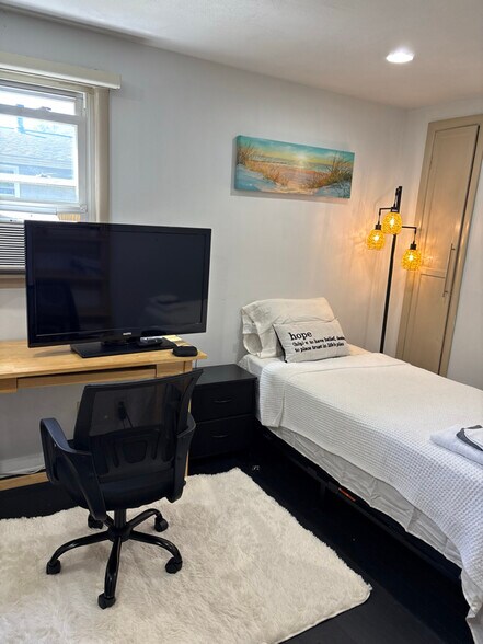 Building Photo - 105 Robert Dr