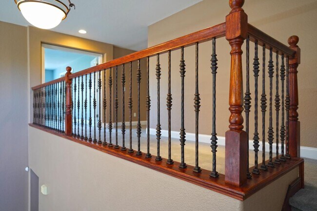 Building Photo - 1074 Vineyard Dr