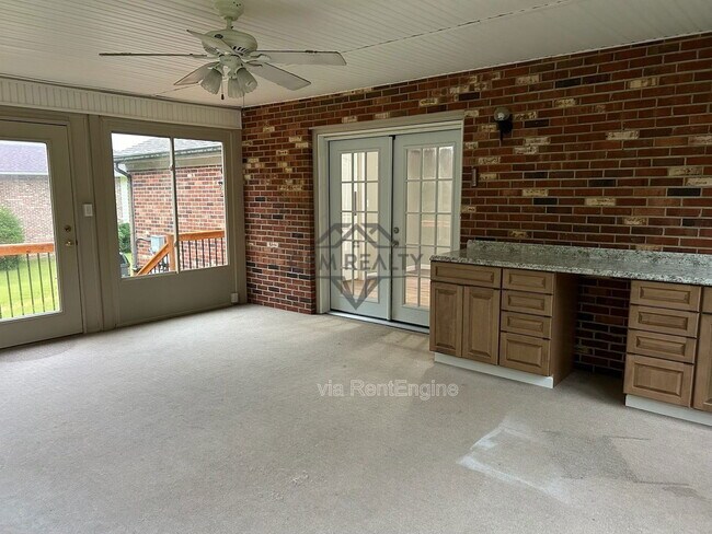 Building Photo - 100 Kendallwood Dr