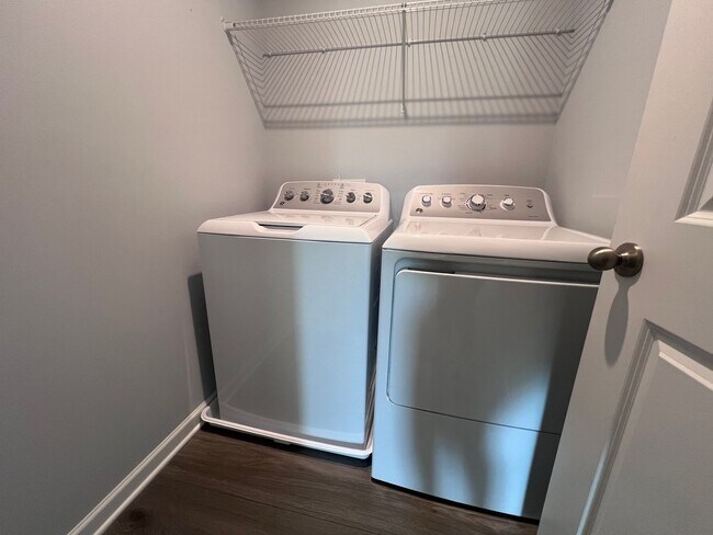 Building Photo - For Rent