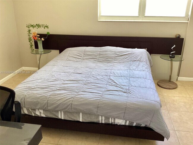 Building Photo - 3001 S Ocean Dr