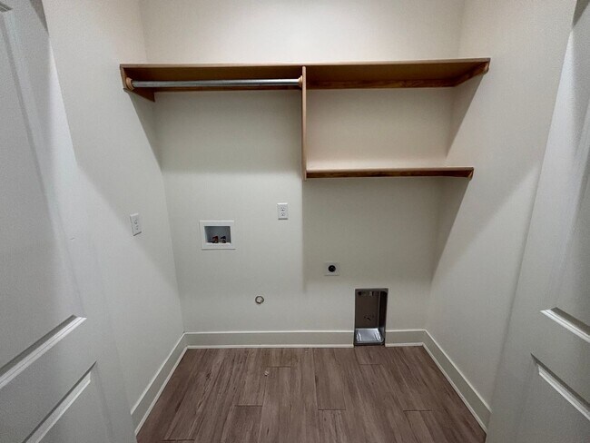 Building Photo - 1747/49 Hickory