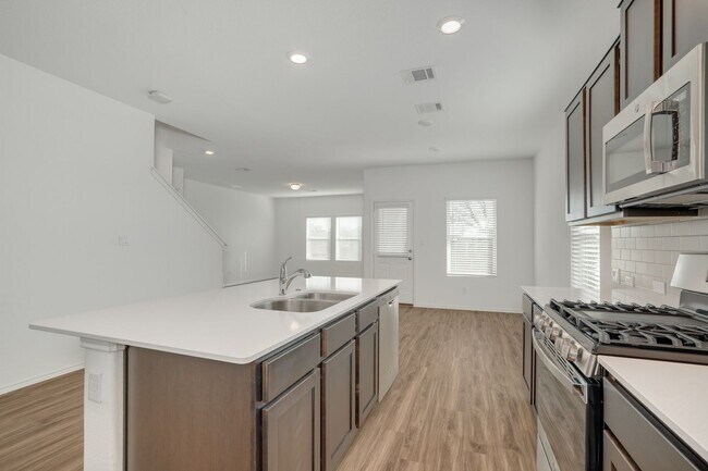 Building Photo - 704 Mallow Rd