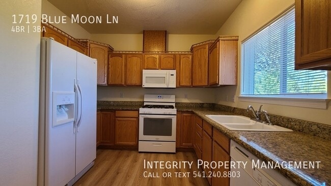 Building Photo - 1719 Blue Moon Ln