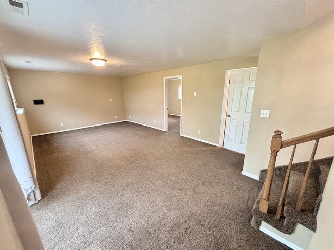 Building Photo - 1652 400 E
