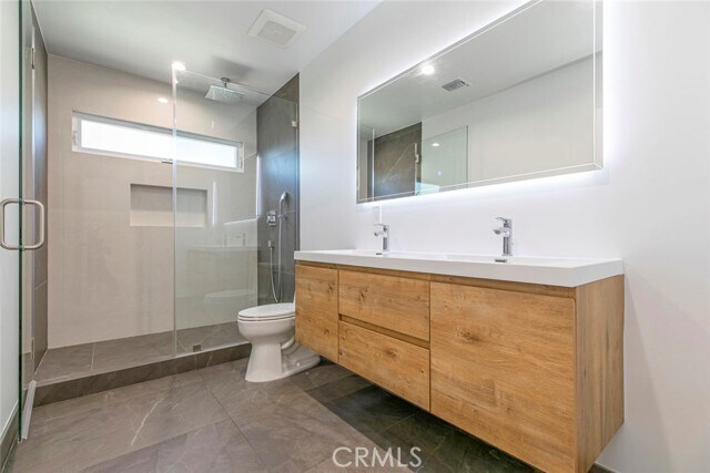 Building Photo - 528 Spencer St