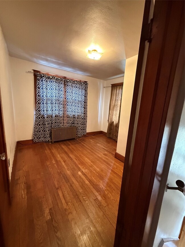 Building Photo - 198 Chapin St