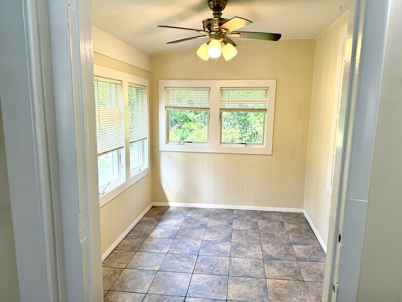 Building Photo - 815 Miller Ln