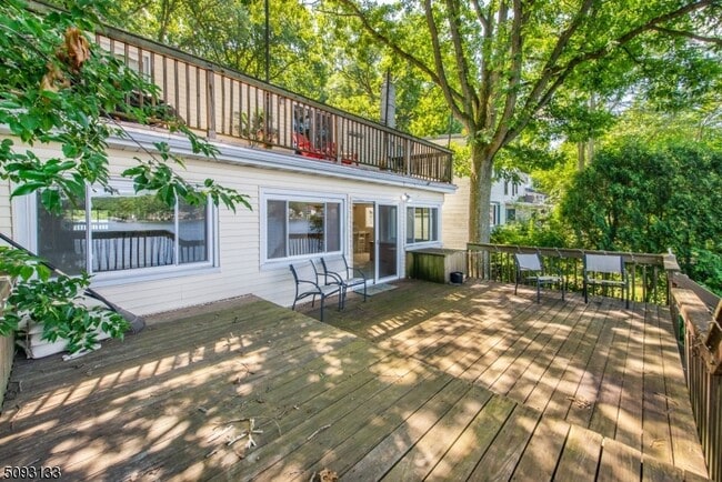 Building Photo - 21 E Shore Rd