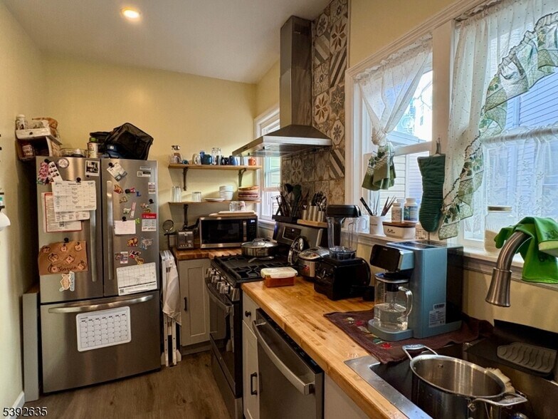 Building Photo - 425 Lafayette St