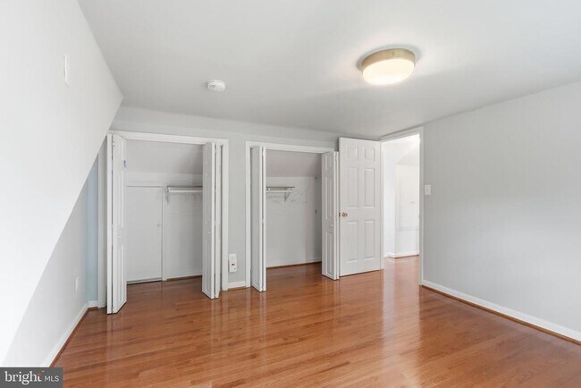 Building Photo - 1805 S Nelson St
