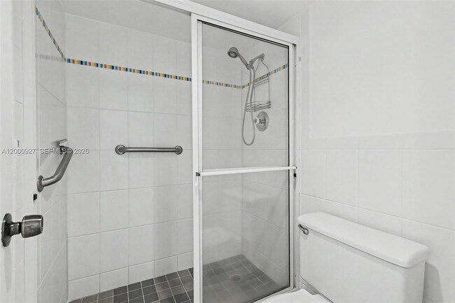 Building Photo - 500 Bayview Dr