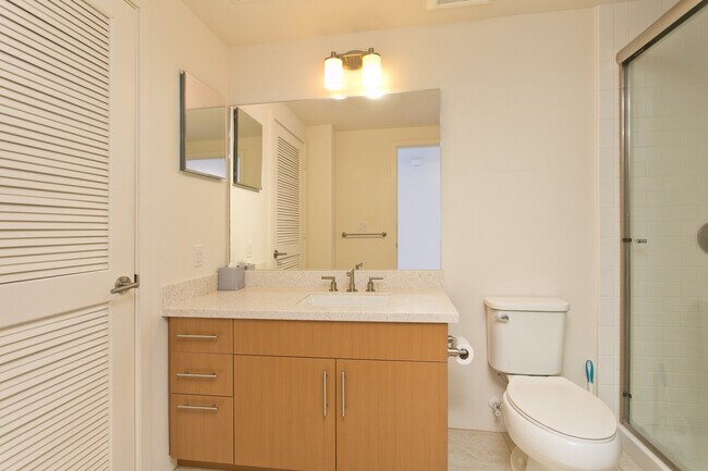 Building Photo - Available Now ! Beautiful 2 bed 2 bath condo in Kailua