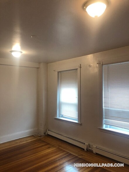 Building Photo - 5 Fairland St