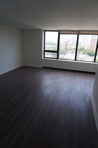 Building Photo - 3930 N Pine Grove Ave
