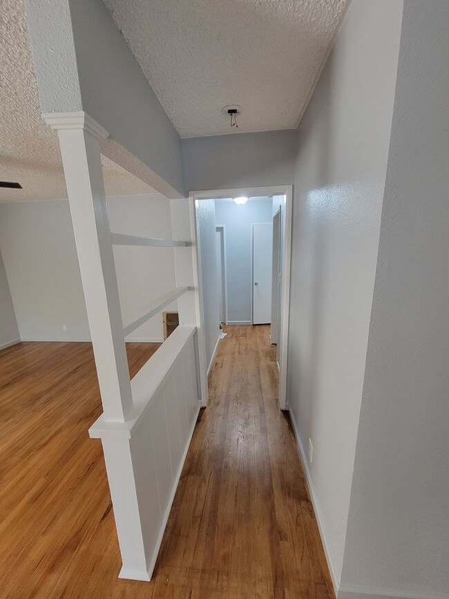 Building Photo - Large 3 bedroom 1 bath house for rent.