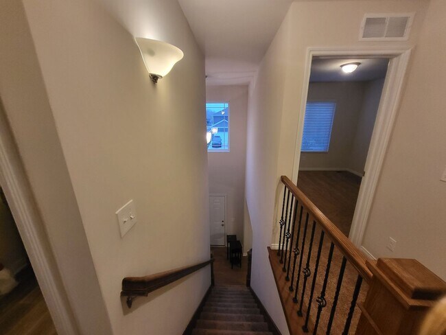 Building Photo - Spacious 4-Bedroom, 2.5-Bath Home Near Dow...