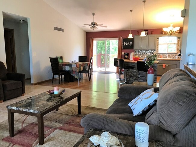 Building Photo - Fenced-in Yard + West Side of Manhattan + Washer & Dryer Included + 2-Car Garage! Available July ...