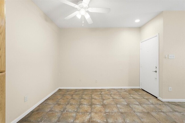 Building Photo - 2025 Augusta Dr