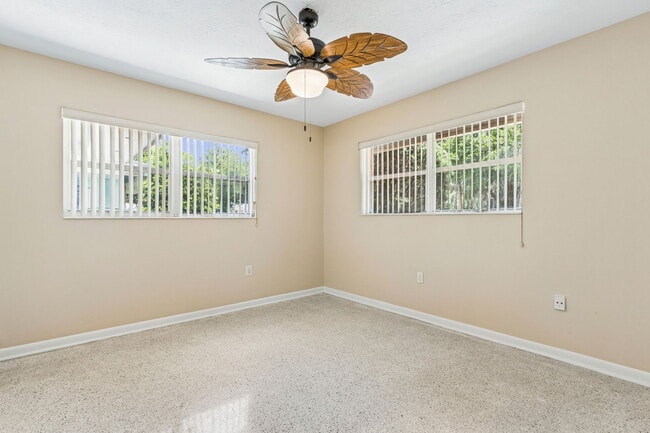 Building Photo - 2406 Husson Ave