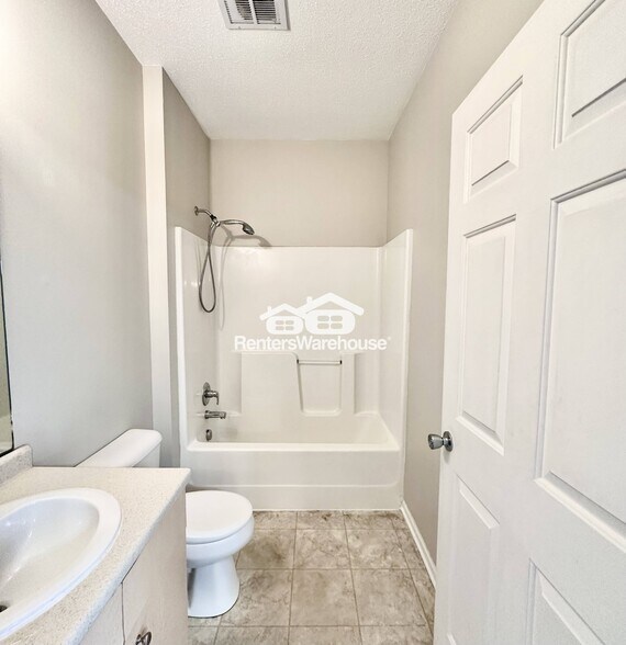 Building Photo - 2323 E Porter Ave