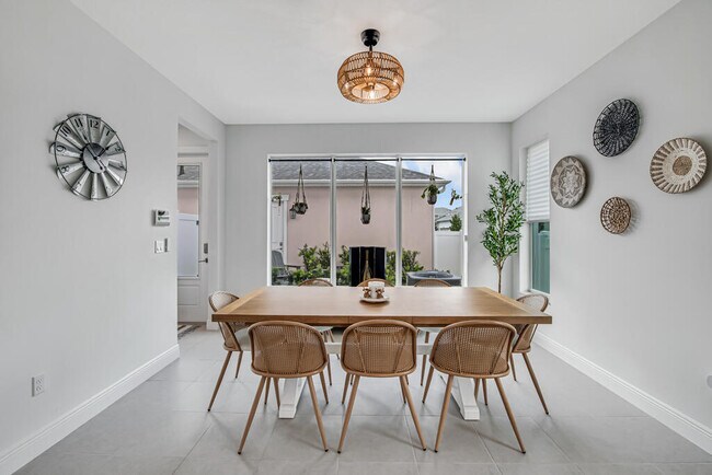 Building Photo - 930 SW Pr Ave