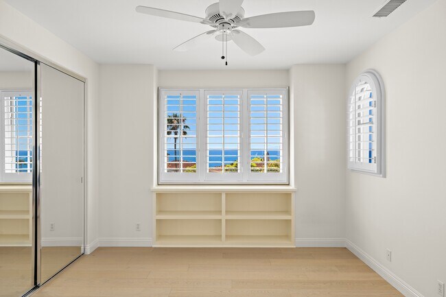 Building Photo - 150 Sidney Bay Dr