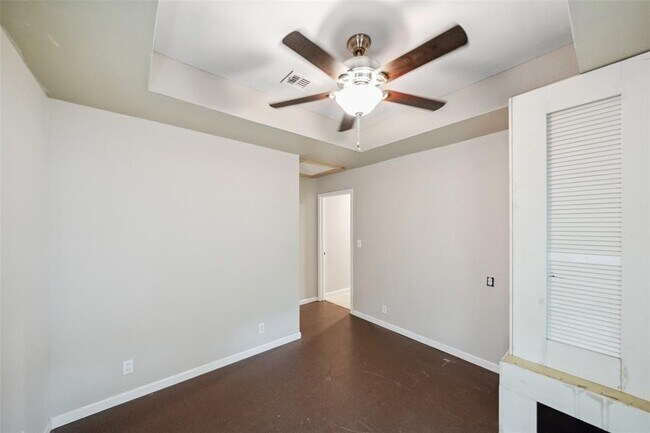 Building Photo - 13373 Southshore Dr