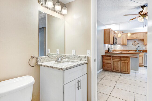 Building Photo - 2111 Vista Oaks Cir NE